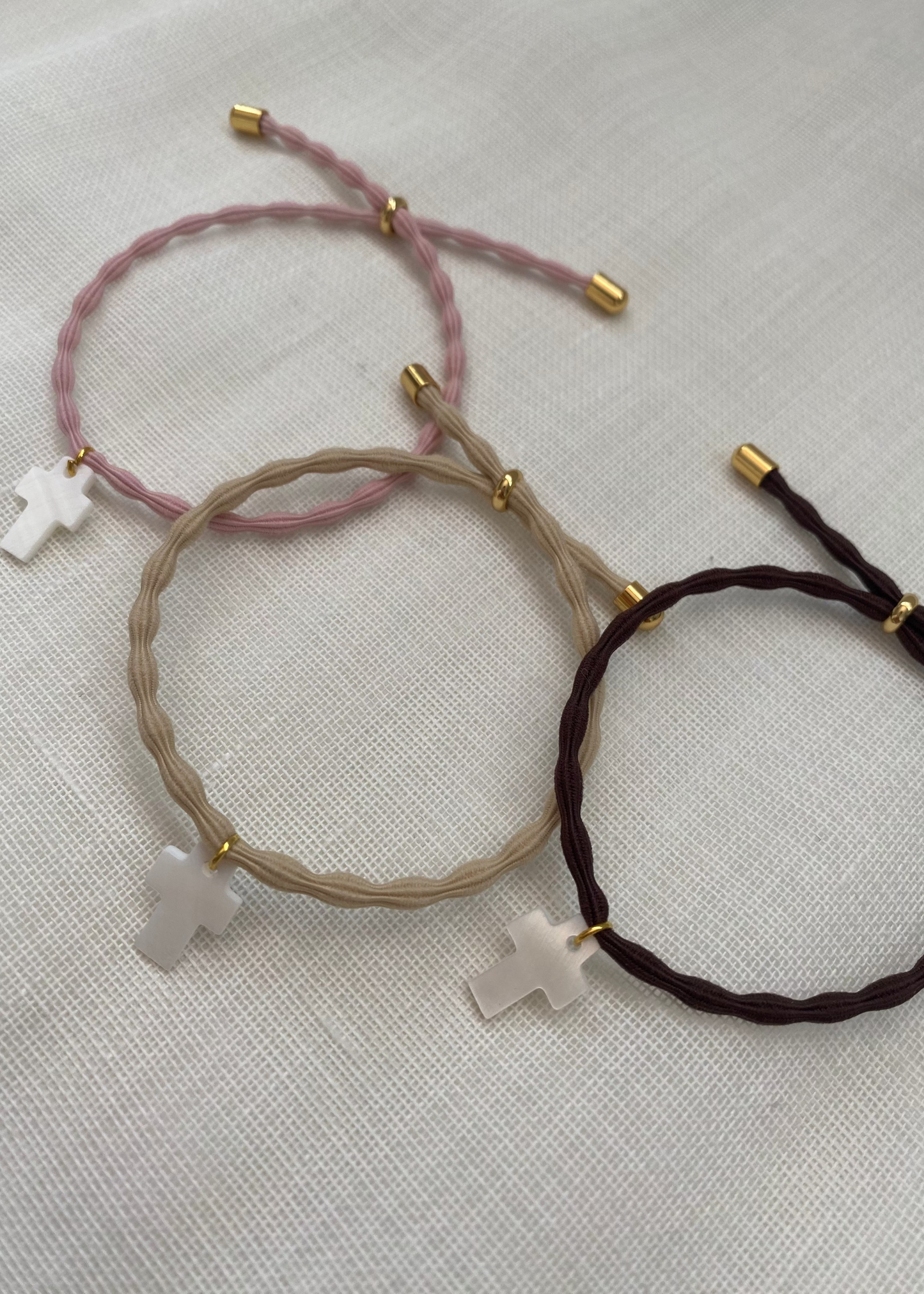 Pulsera ajustable cruz nácar