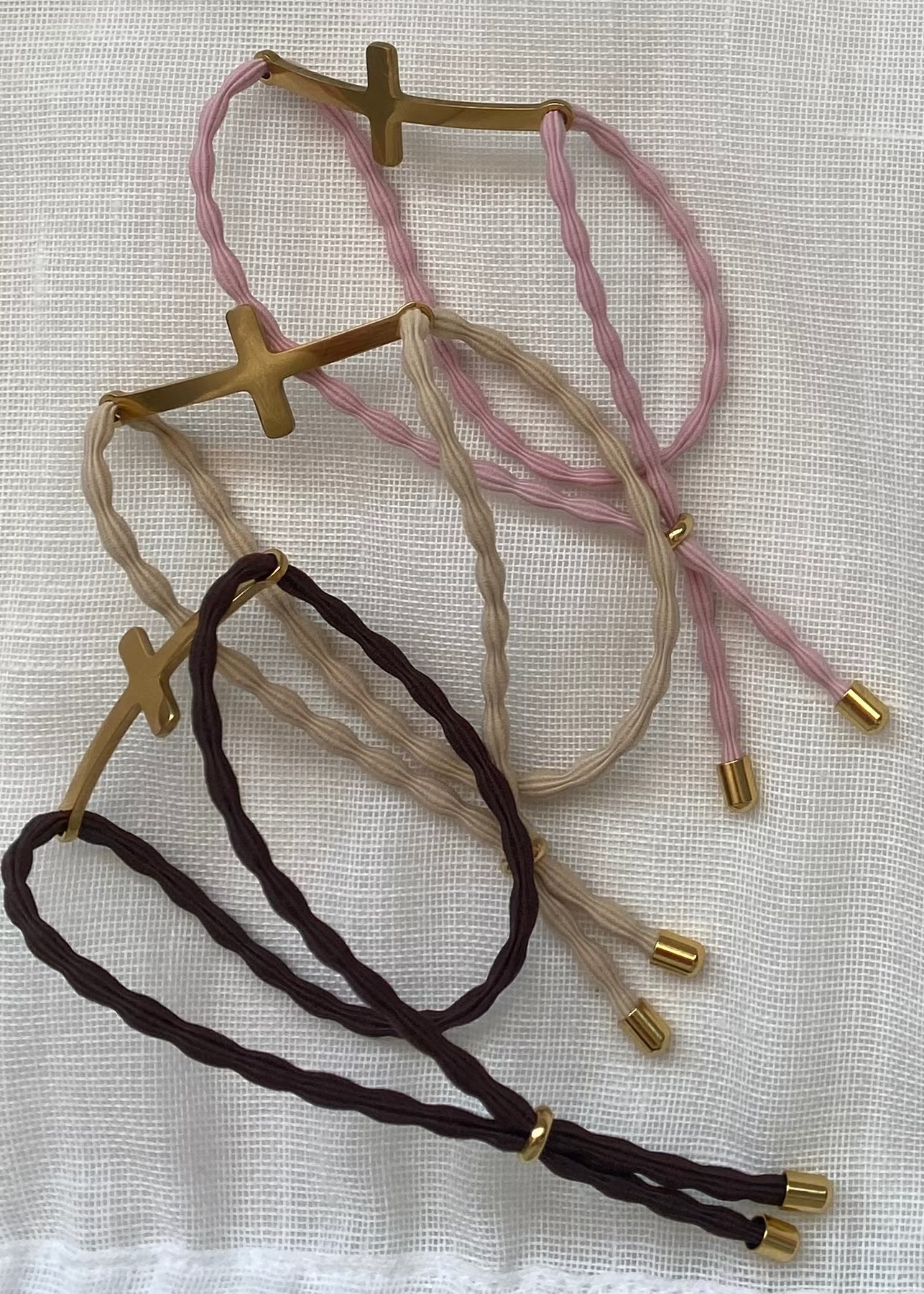 Pulsera ajustable cruz dorada