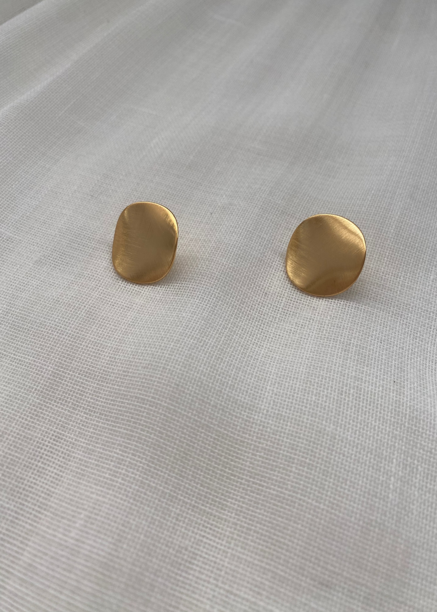 Pendientes achatados