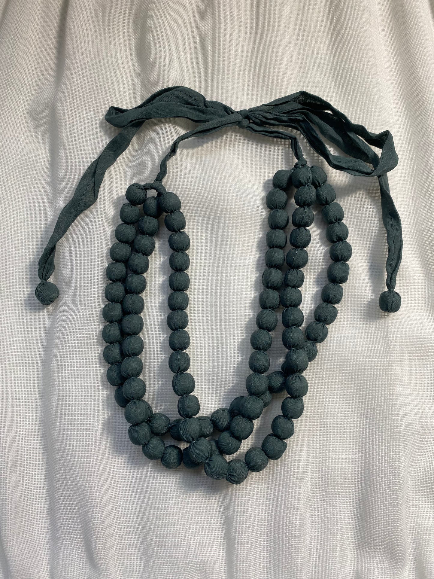 Gargantilla tres vueltas bolitas