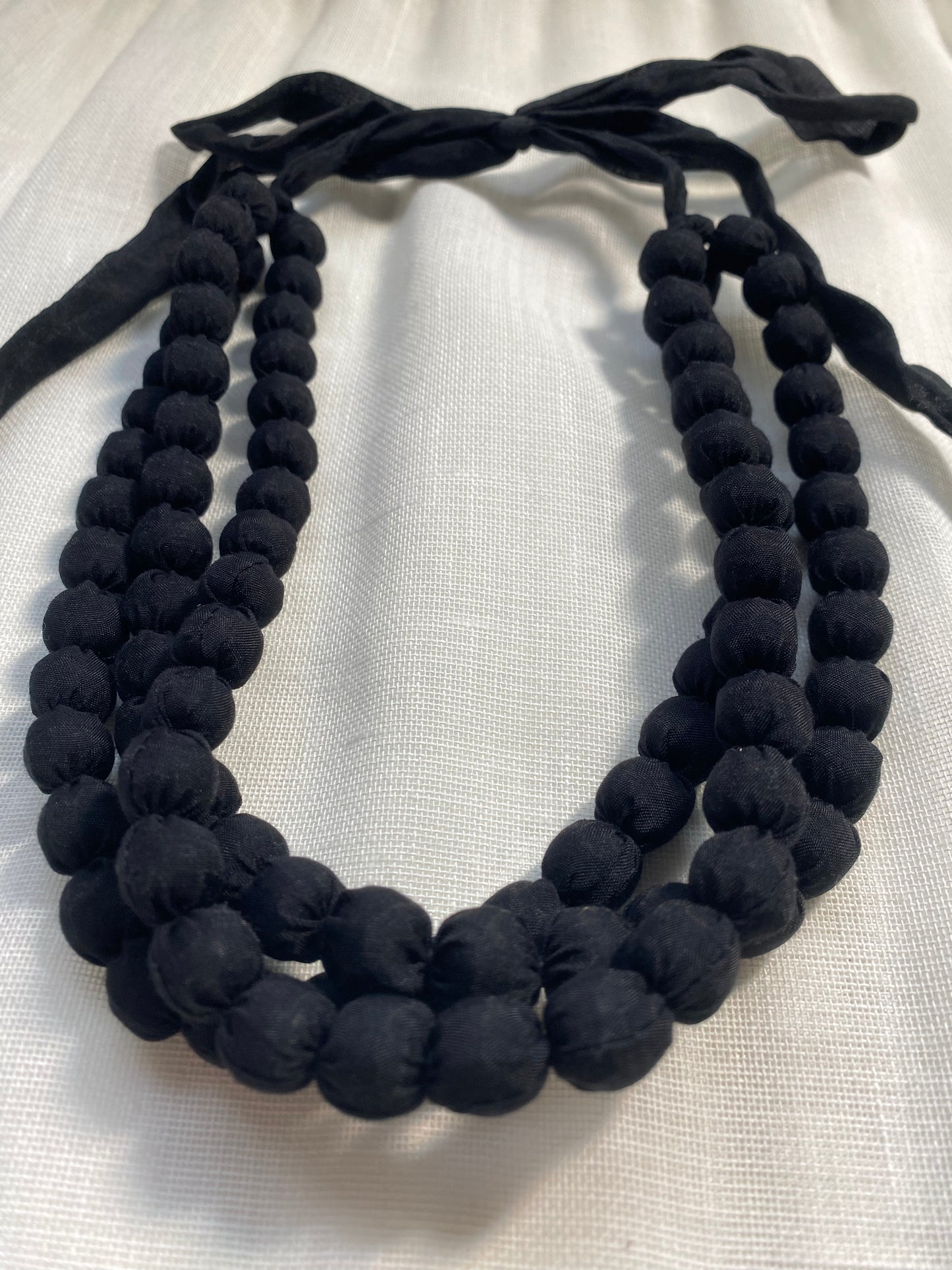 Gargantilla tres vueltas bolitas