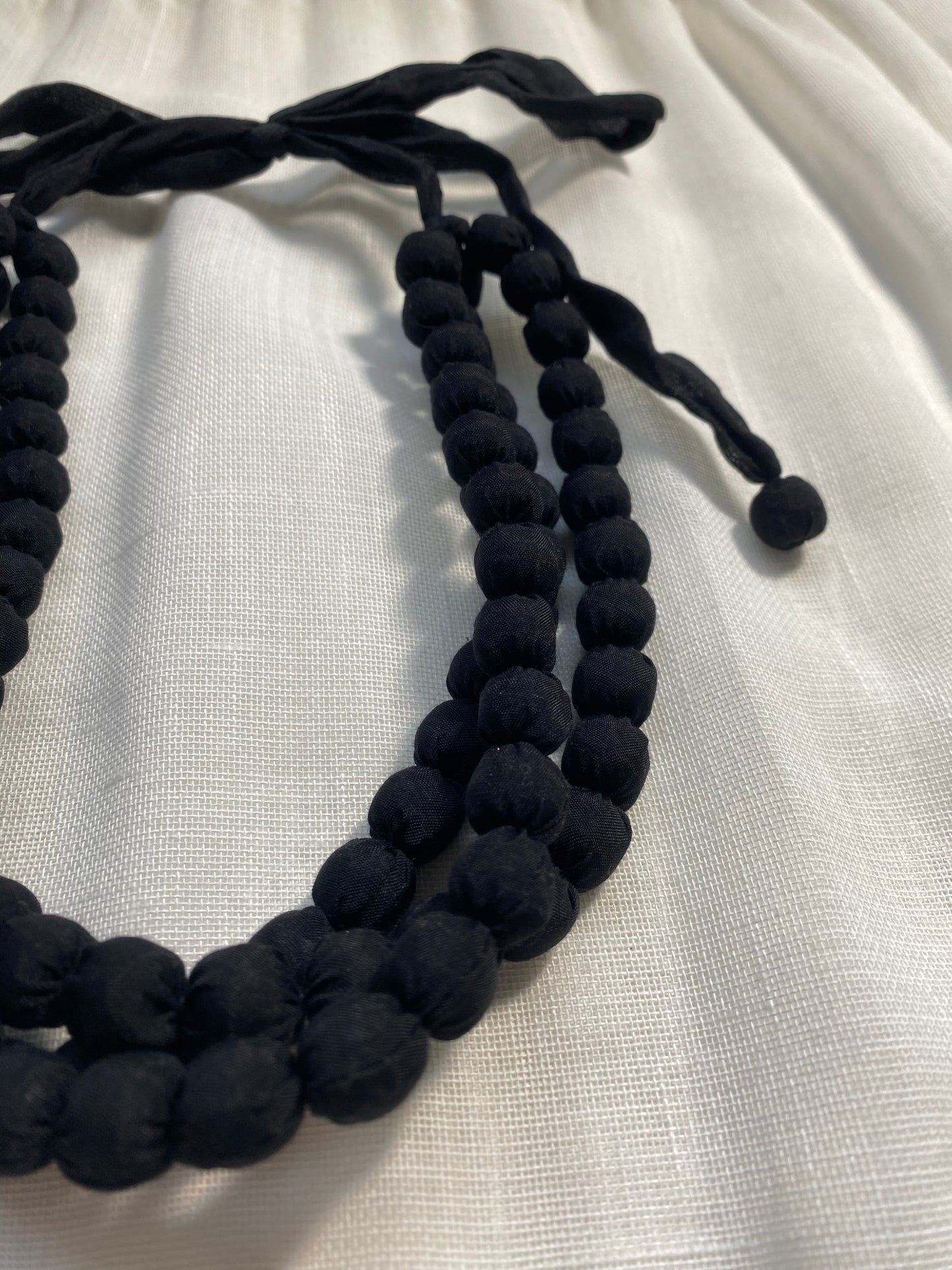 Gargantilla tres vueltas bolitas