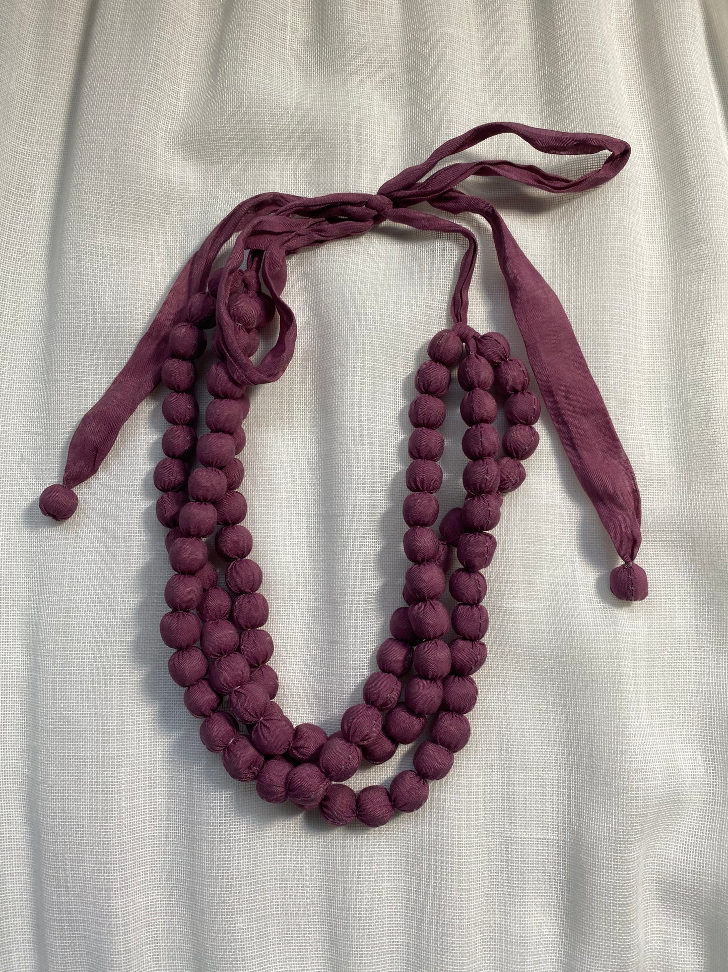 Gargantilla tres vueltas bolitas