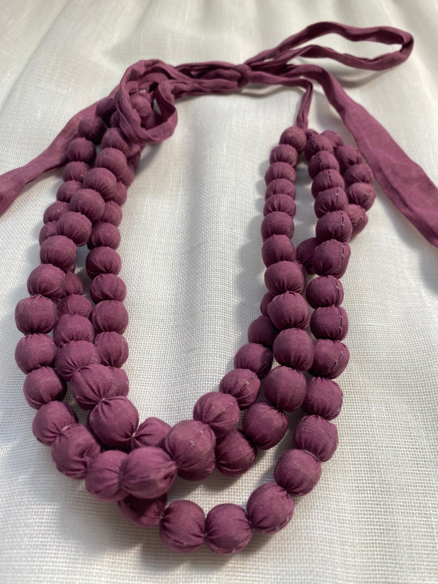 Gargantilla tres vueltas bolitas