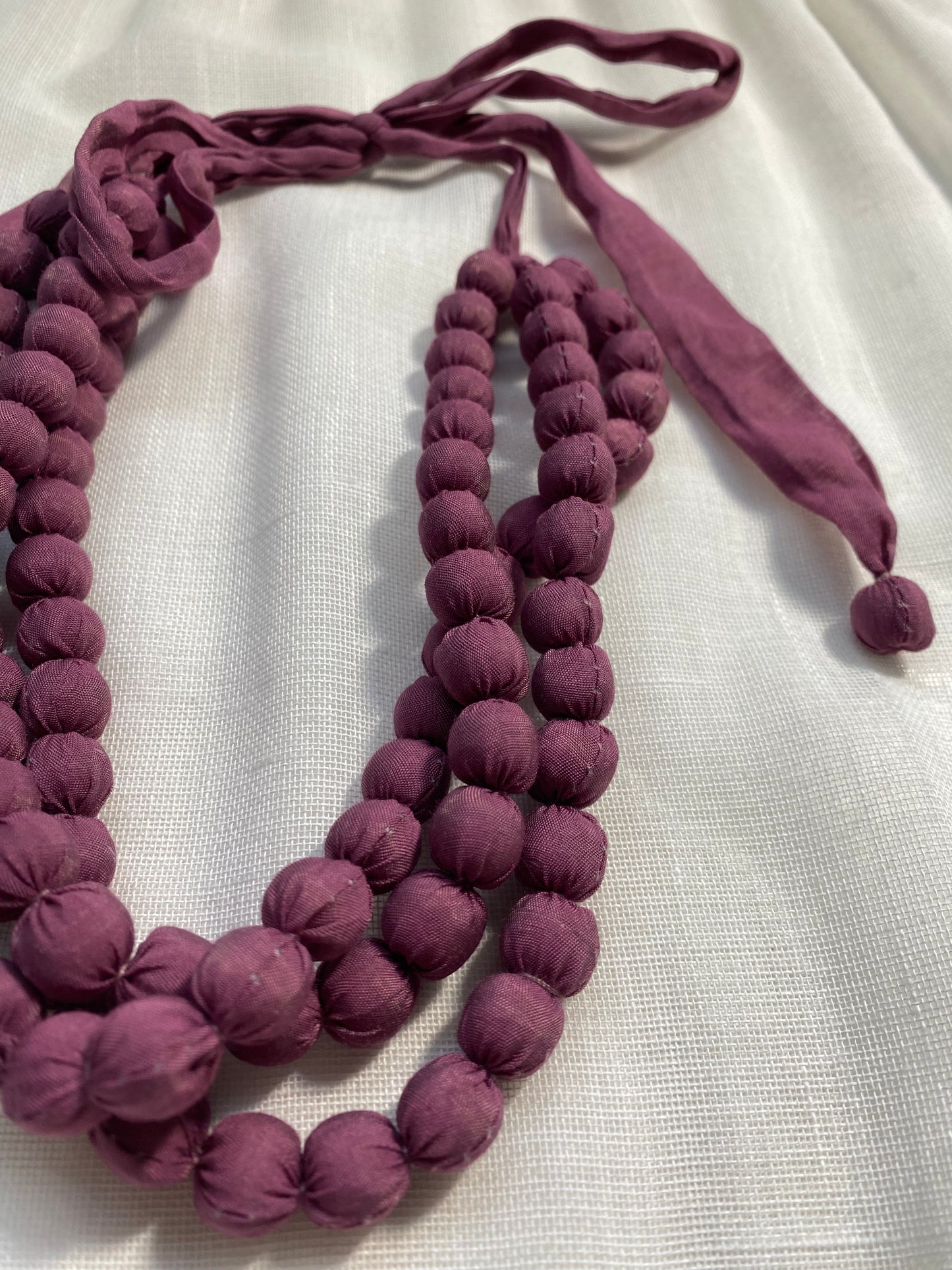 Gargantilla tres vueltas bolitas